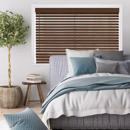 Высококачественные беспроводные виниловые жалюзи из искусственного дерева 50 мм с тиснением и эффектом